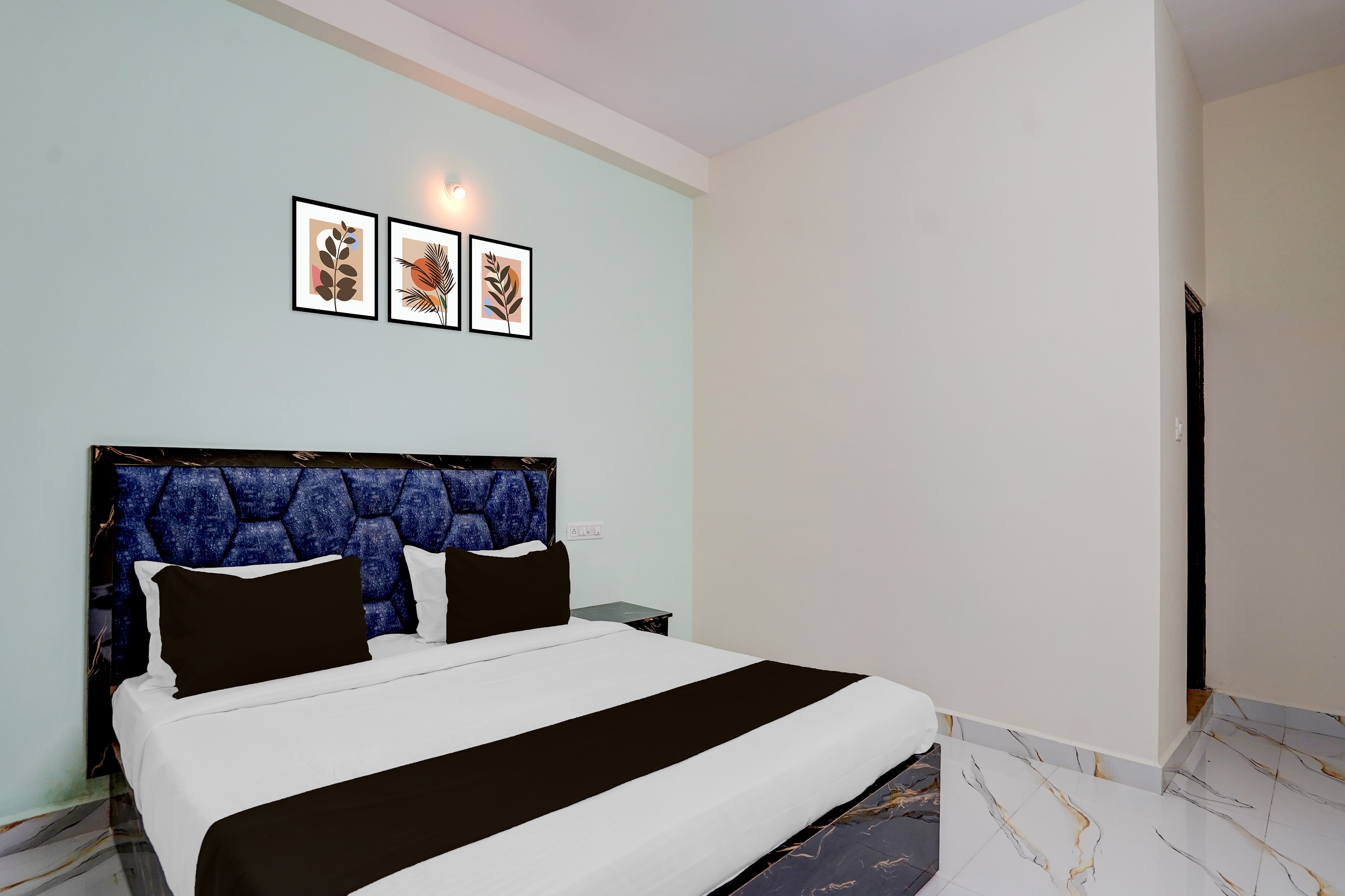 SPOT ON Hotel Royal Inn Babupet Railroad Station - Tap to explore photos