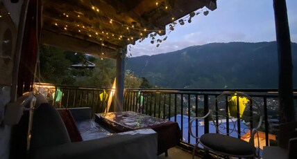 Macha's Nest - A Cozy Loft with Himalayan Views Room Type - Macha's Nest - A Cozy Loft with Himalayan Views