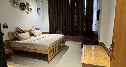Hotel GARUDA INN Room Type - Deluxe Room with Queen Bed