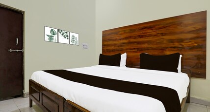 SPOT ON SRI KARTHIK GRAND INN Room Type - Classic