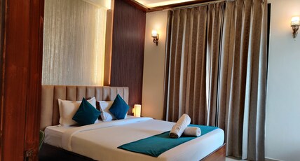 Hotel Heaven and Hills Room Type - Luxury Suite With Balcony and Seating Lounge