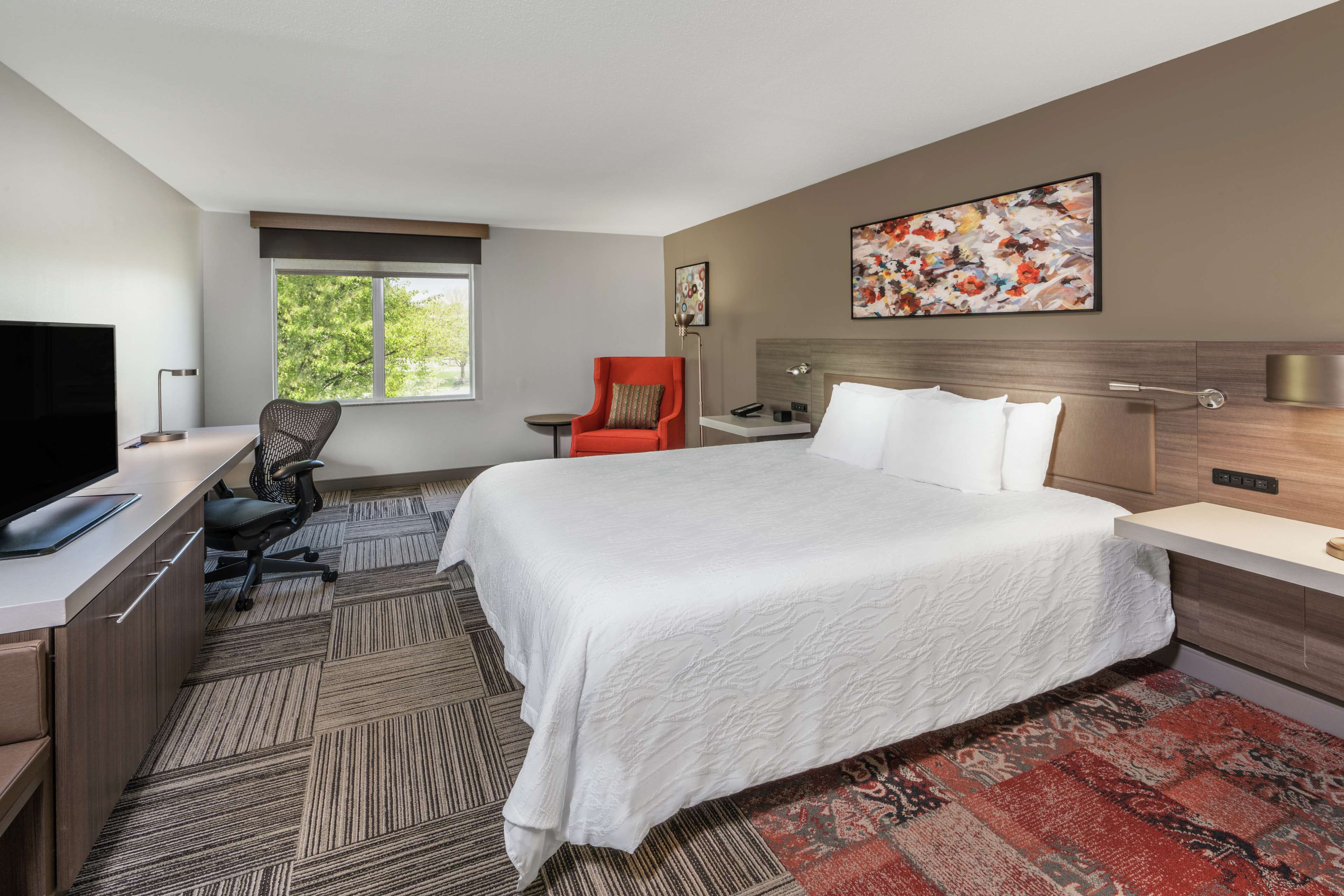 Hilton Garden Inn Syracuse - Tap to explore photos