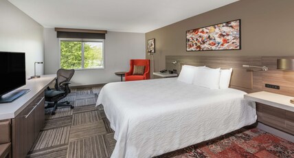 Hilton Garden Inn Syracuse Room Type - 1 KING BED NONSMOKING