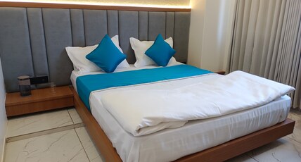 Shashwat house Room Type - Signature Stay AC
