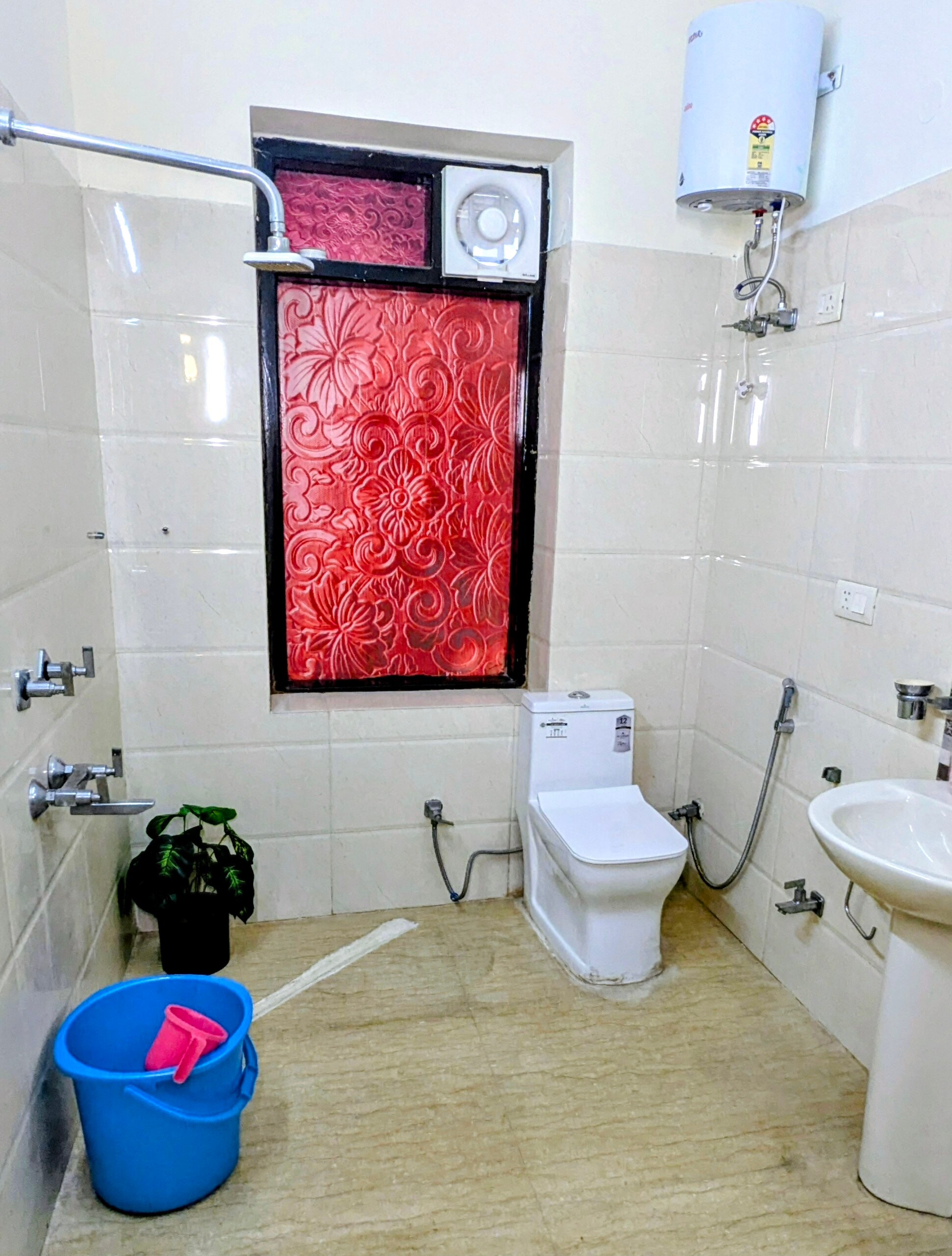 Cute bed and breakfast with private balcony and washroom - Tap to explore photos