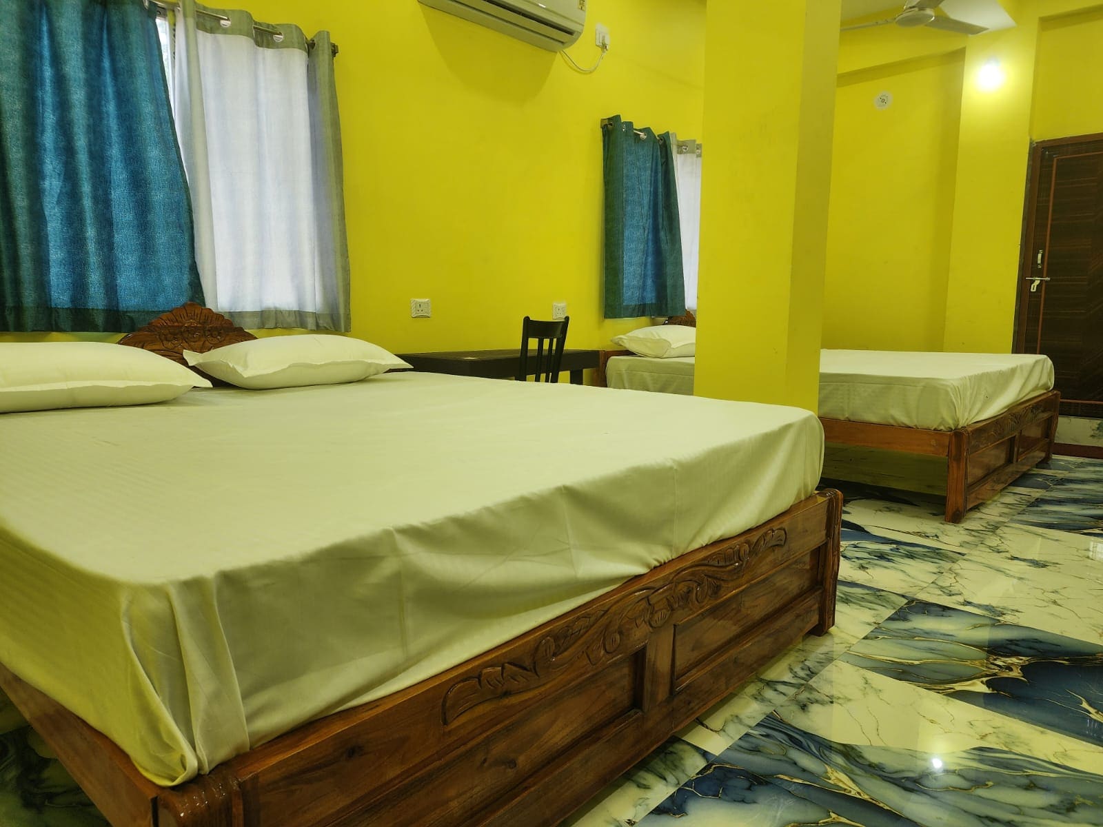 Hotel Navin Palace - Tap to explore photos