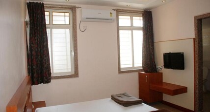 Yashwant Guest House Room Type - Ac Deluxe Room