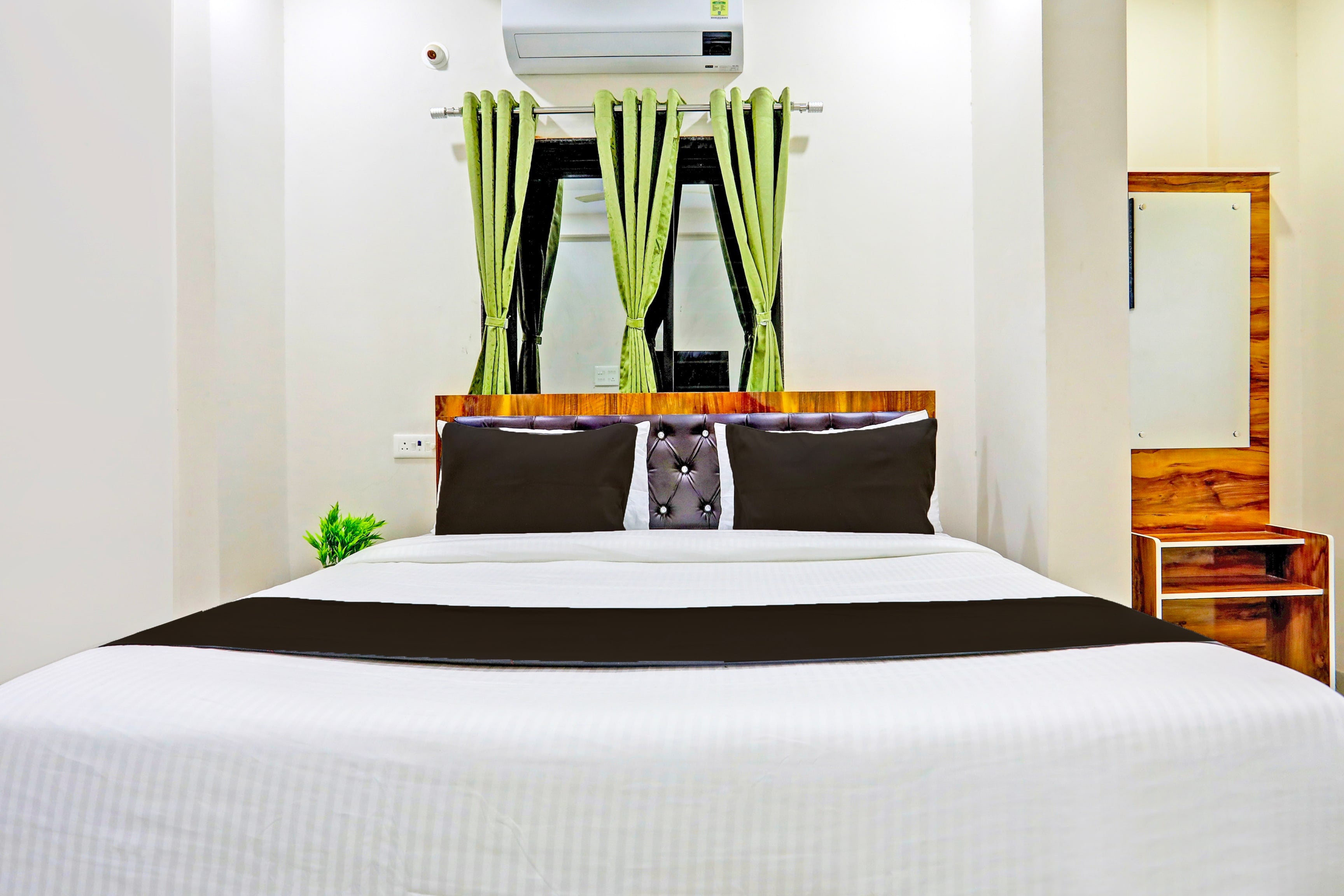HOTEL O PRITESH ONYX - Tap to explore photos