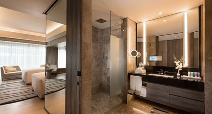 Conrad Manila Room Type - BAY VW TWIN EXECUTIVE ROOM