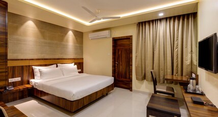 Hotel Silver Oak 7 Minutes Walk to Mahalaxmi Temple Room Type - Deluxe Room AC