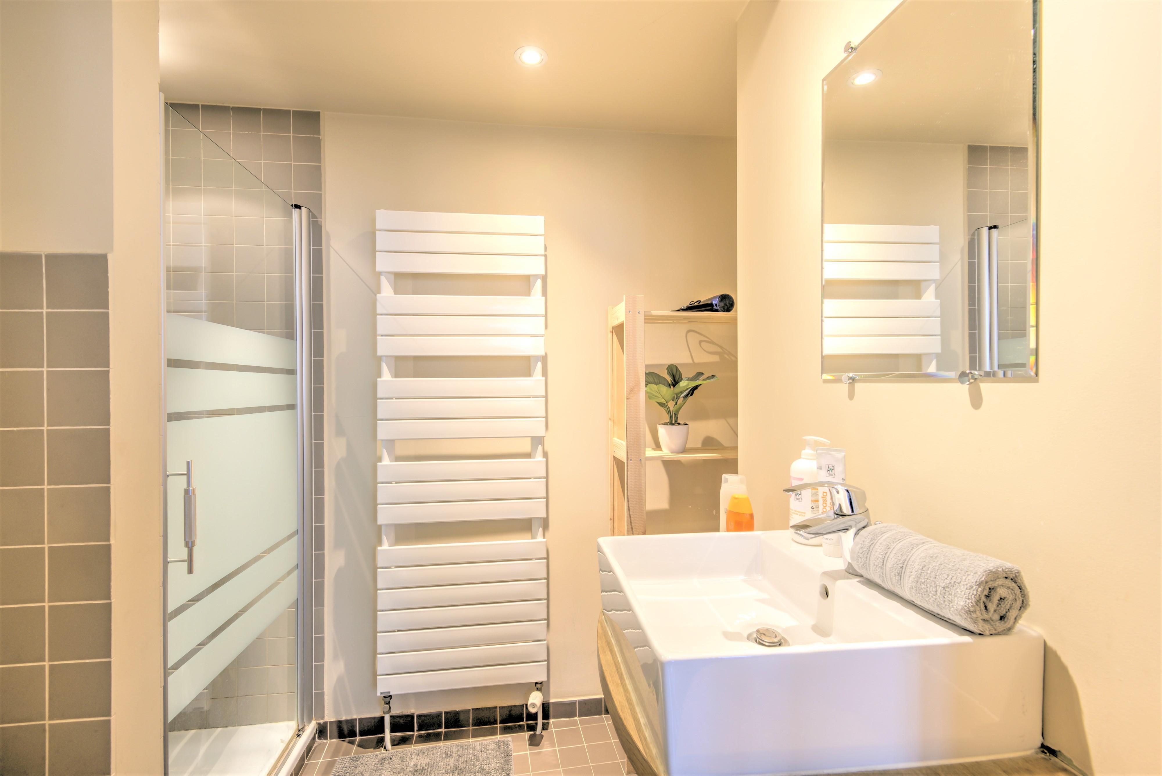 Temple Triplex Spacious Apartment - Tap to explore photos
