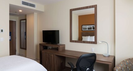 Hampton Inn by Hilton Irapuato Room Type - 2 DOUBLE TWIN BED NONSMOKI