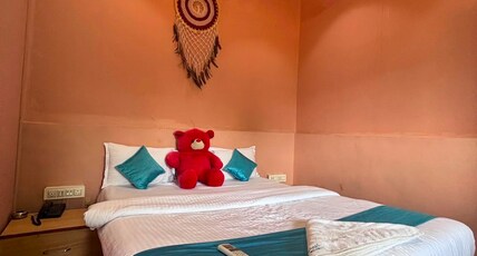 Roots Room Type - Deluxe Room with Lake View