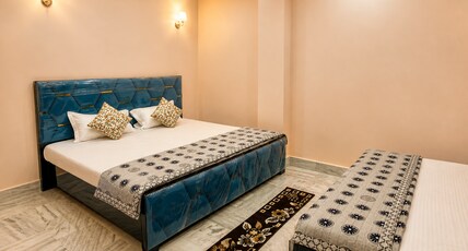 Agarwal Homestay | | Near Kashi Vishwanath Temple Room Type - Deluxe AC Luxury Family Bedroom