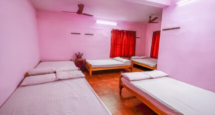 Sri Udupi Hotel Room Type - 10 Bedded Non AC Room