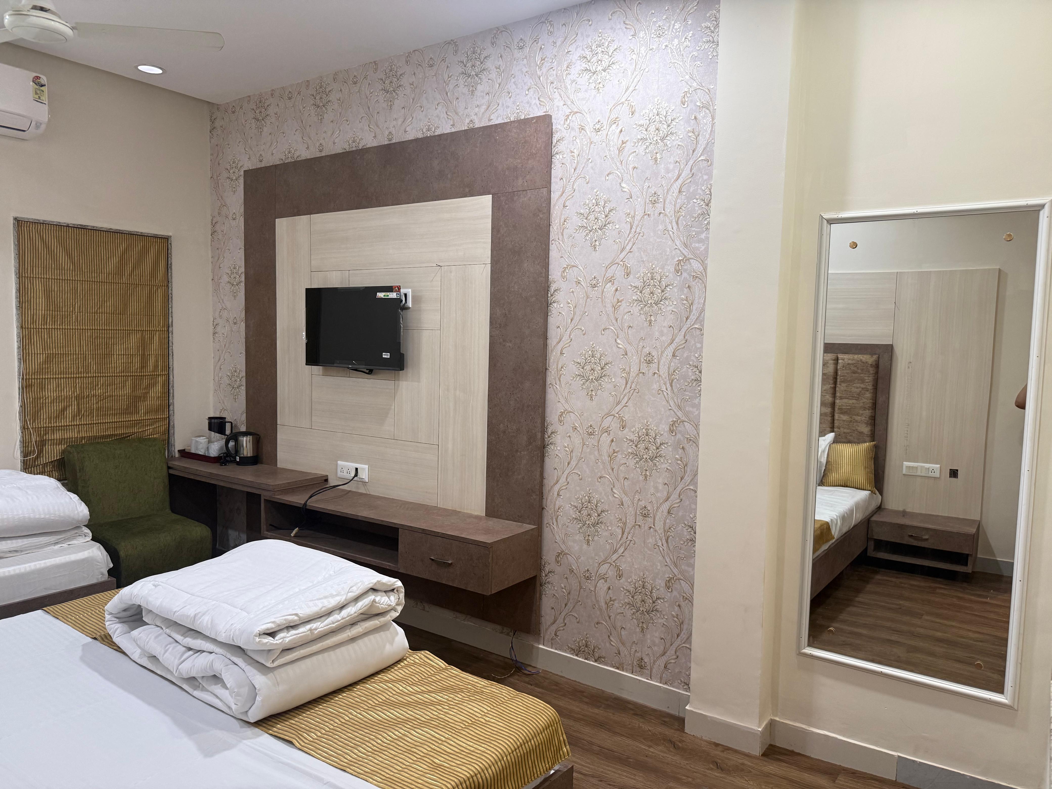 Vallabh Villas Guest House - Tap to explore photos