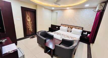 THE METROPOL HOTEL Room Type - Super Deluxe Room