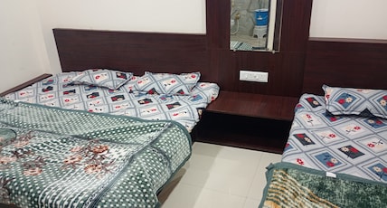 Hotel Barsana palace (Near Mahakal Temple) Room Type - Buget Double Bed Non AC 3rd FLOOR NO LIFT facility(NO CAR PARKING) Hotel Barsana palace (Near Mahakal Temple) Room Type - Buget Double Bed Non AC 3rd FLOOR NO LIFT facility(NO CAR PARKING)