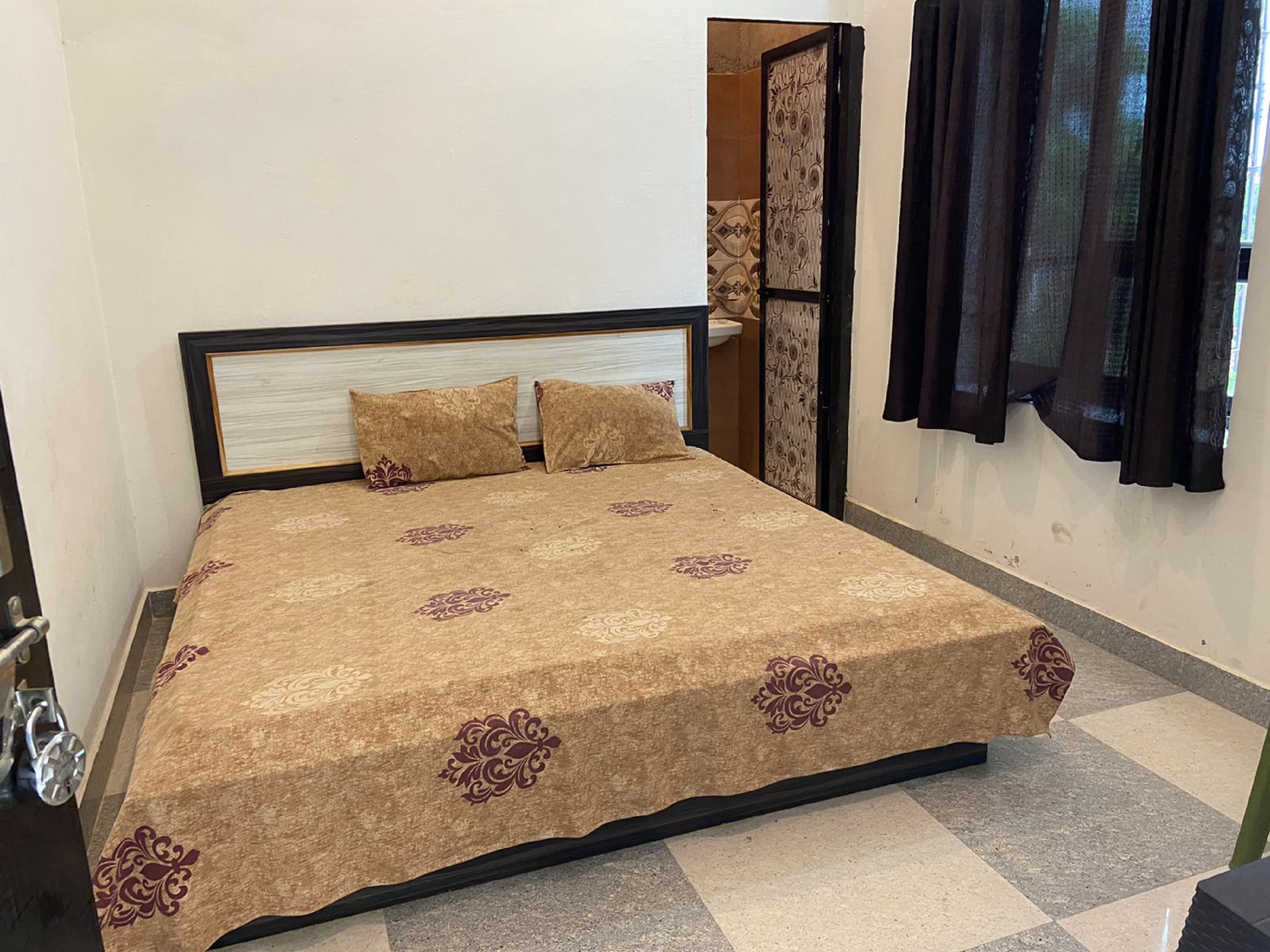 Raghuvan Guest House - Tap to explore photos