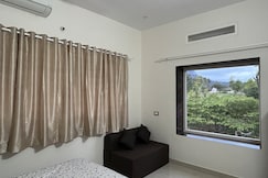 Glenville - Hill View Room