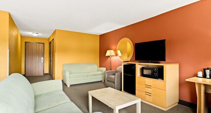 Best Western Paducah Inn Room Type - 1 King Bed, Non-Smoking, Oversized Room, Microwave And Refrigerator, Wireless High-Speed Internet, S Best Western Paducah Inn Room Type - 1 King Bed, Non-Smoking, Oversized Room, Microwave And Refrigerator, Wireless High-Speed Internet, S