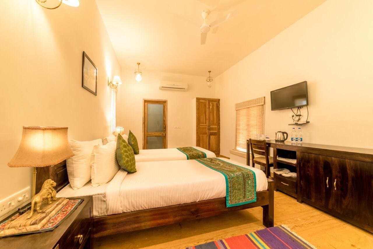 Hotel Dev Villa - Tap to explore photos