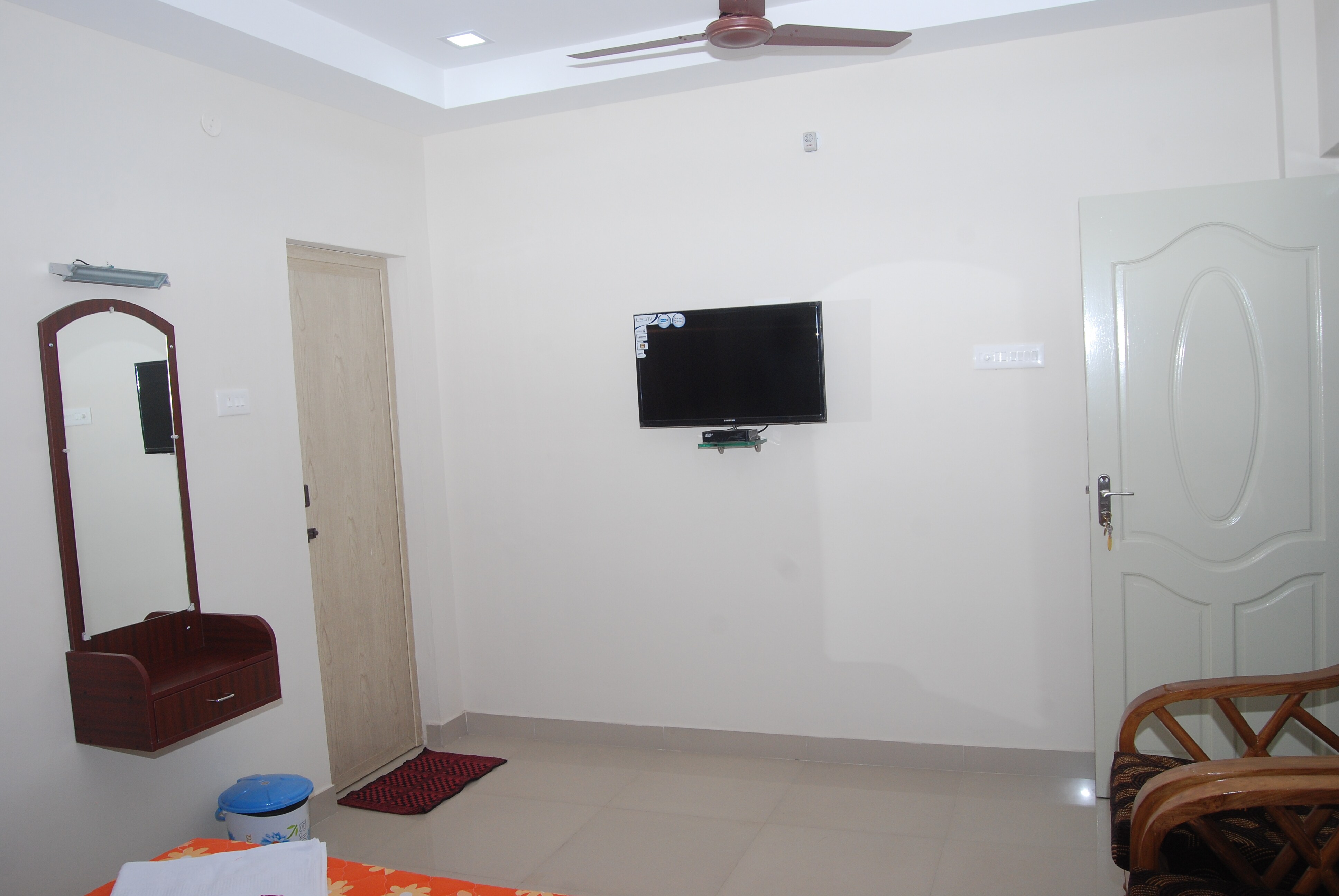 Chakraa Residency A/C - Tap to explore photos