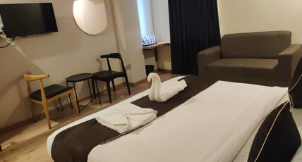 Vishnu Paradise Room Type - Executive Double AC Room
