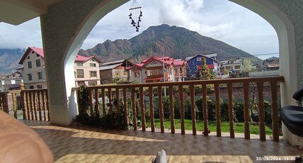 De brook Room Type - balcony with mountain & garden view