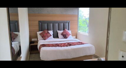 Hotel Dreamland 150 meters from Golden temple Room Type - DELUXE ROOM WITH JALLIAN WALA BAGH VIEW Hotel Dreamland 150 meters from Golden temple Room Type - DELUXE ROOM WITH JALLIAN WALA BAGH VIEW