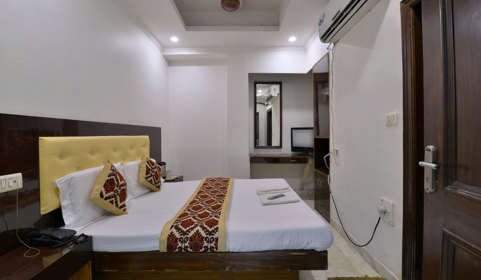 Hotel PG International Near New Delhi Railway Station & Connaught Place - Tap to explore photos
