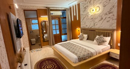 Diamond home stay studio 6 near max hospital Room Type - Bedroom