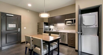 Best Western Plus Executive Residency Fillmore Inn Room Type - Suite-2 Queen Beds, Non-Smoking, Queen Sofabed, Full Kitchen, Washer And Dryer, Full Breakfast