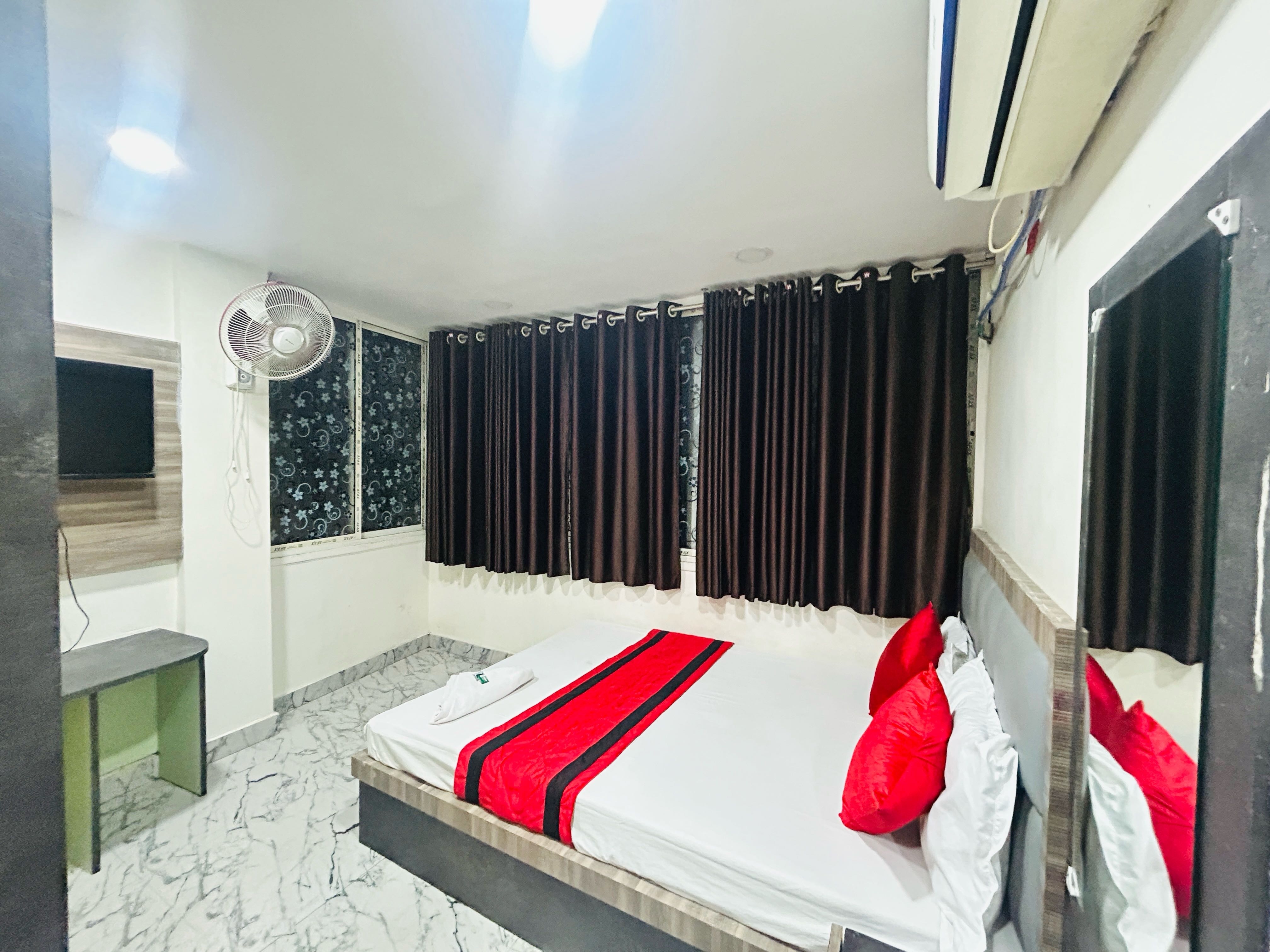 Hotel O Galaxy Guest House - Tap to explore photos