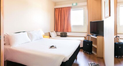 ibis Jerez de La Frontera Room Type - Family Room with 1 double bed and extra bed ibis Jerez de La Frontera Room Type - Family Room with 1 double bed and extra bed