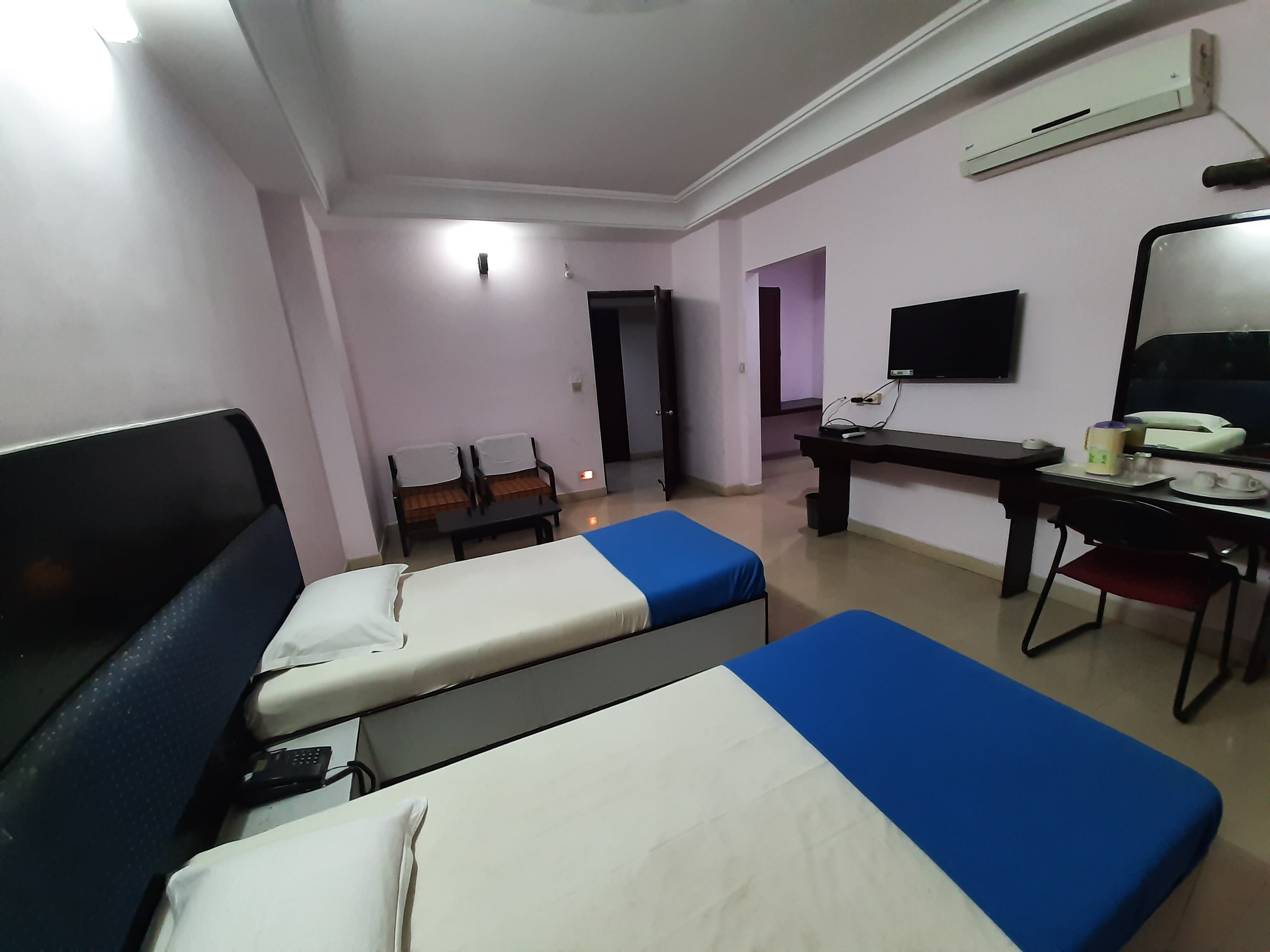 Hotel Rathna Palace - Tap to explore photos