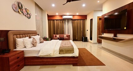 The Emerald Room Type - Suite Room with Mountain View