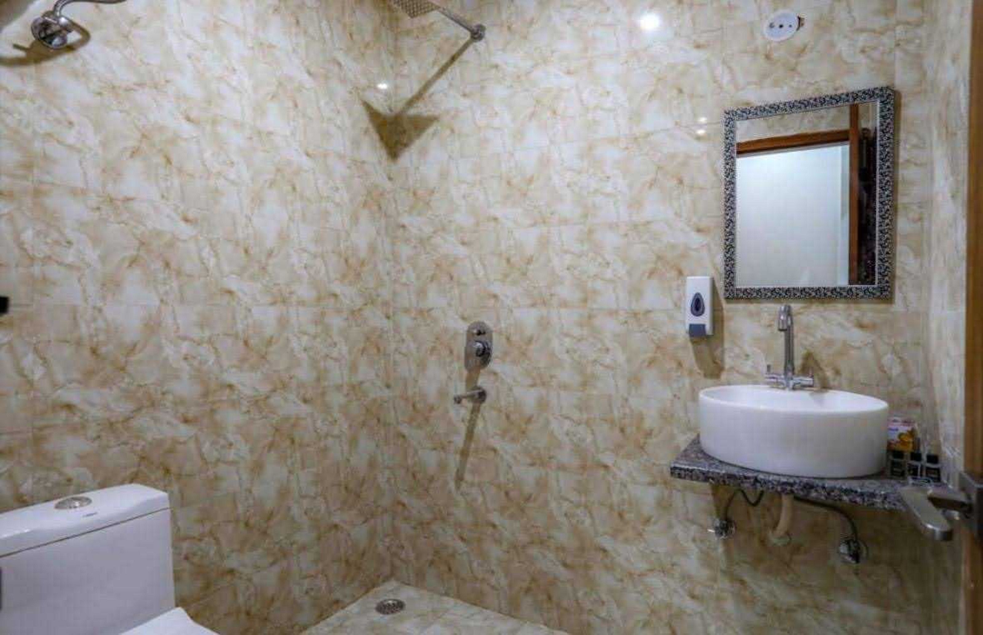 Hotel O Blue Inn Hotel - Tap to explore photos