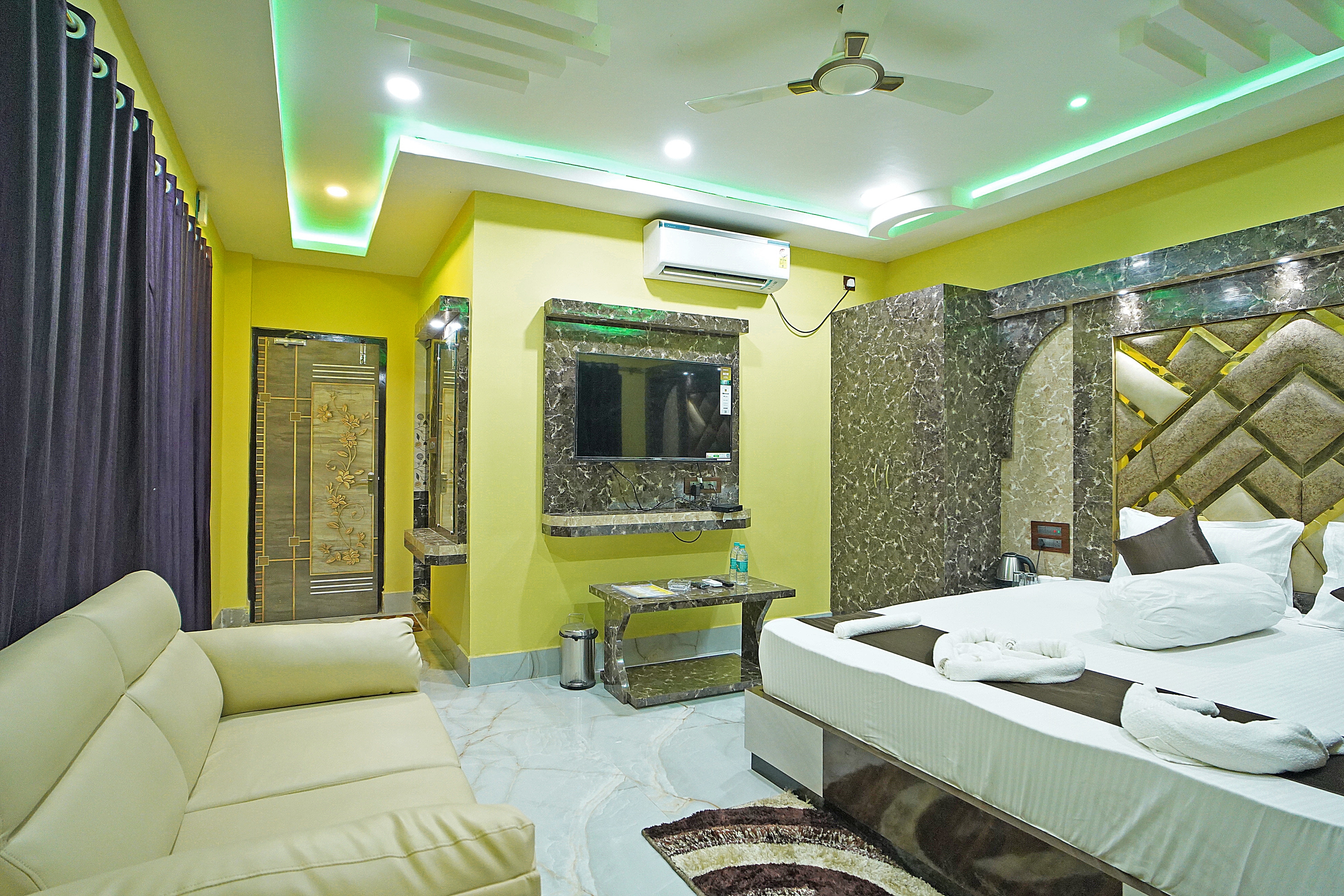 India Beach Resort - Tap to explore photos