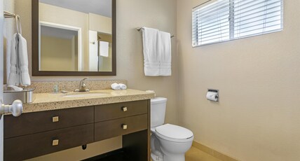 Best Western Petaluma Inn Room Type - 2 Queen Beds, Non-Smoking, Pet Friendly Room, Microwave And Refrigerator, Wi-Fi, Continental Breakfa Best Western Petaluma Inn Room Type - 2 Queen Beds, Non-Smoking, Pet Friendly Room, Microwave And Refrigerator, Wi-Fi, Continental Breakfa