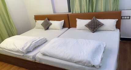 Hotel Moonlight & Restaurant Room Type - Family Room with Landmark View King Bed Quadruple Hotel Moonlight & Restaurant Room Type - Family Room with Landmark View King Bed Quadruple