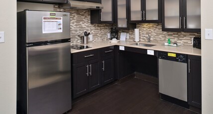 Staybridge Suites Rochester Room Type - 1 Queen Studio Suite Comm Access