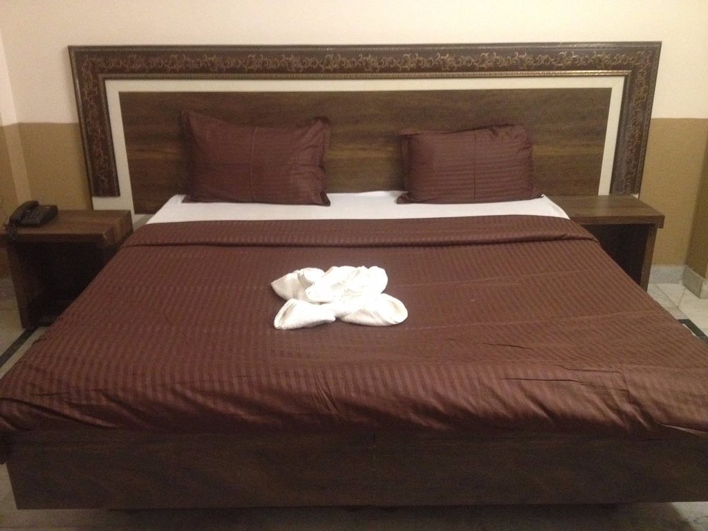 Hotel Ganges View - Tap to explore photos