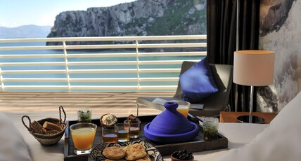 Mercure Quemado Resort Room Type - Standard room with large bed and balcony with sea view