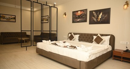 Shri Gurukripa Family Restaurant Room Type - MAJESTIC SUITE