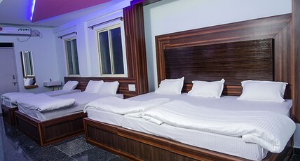 CHITRA RESIDENCY MYSORE Room Type - Dormitory 7 Bedded AC