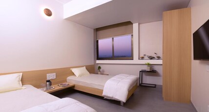 Aavas Inn Room Type - PLUSH TWIN WITH OUTSIDE WASHROOM