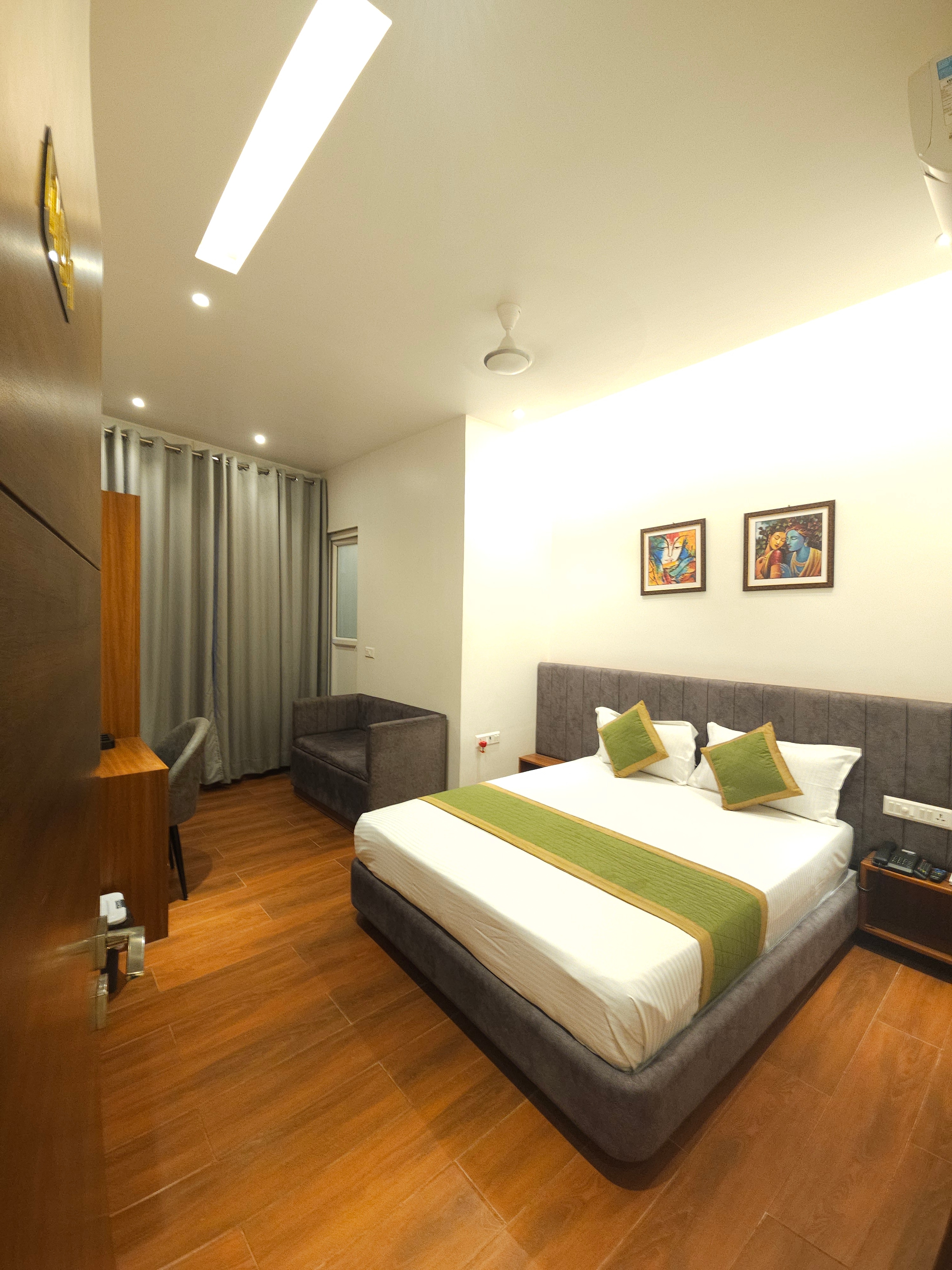 Hotel Sharda Dinings - Tap to explore photos