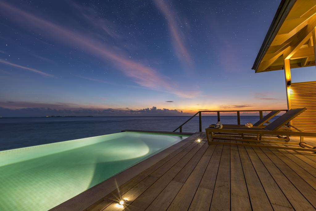 HURAWALHI ISLAND RESORT - Tap to explore photos