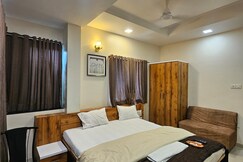 Hotel Royal Residency (100 Meters from Miraj Junction & Bus Stand)